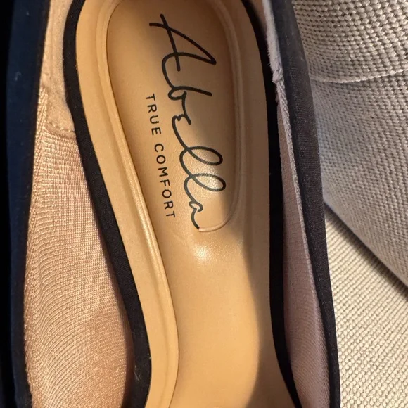 Abella Black Heels Classic Elegance - Picture 2 of 4